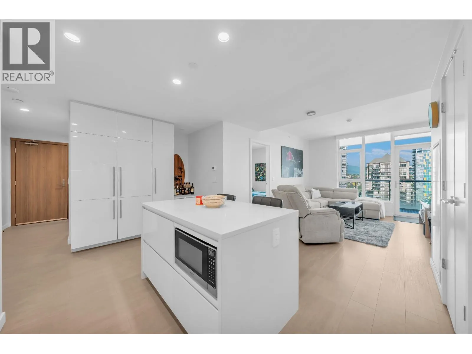 2506 4168 LOUGHEED HIGHWAY