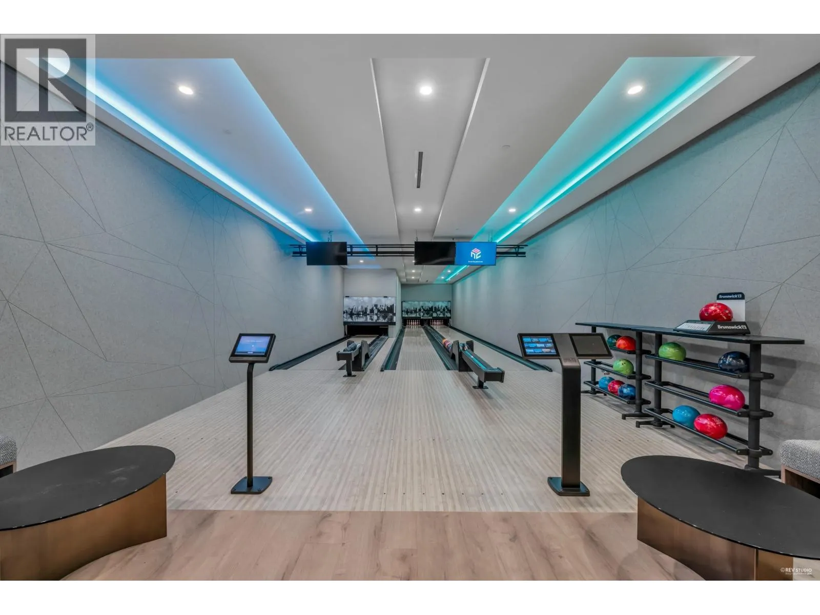 2506 4168 LOUGHEED HIGHWAY