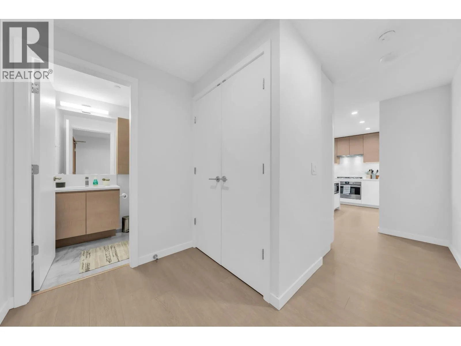 2506 4168 LOUGHEED HIGHWAY