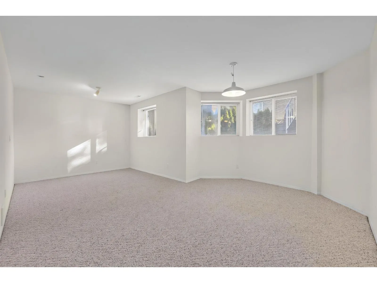 11036 163A STREET