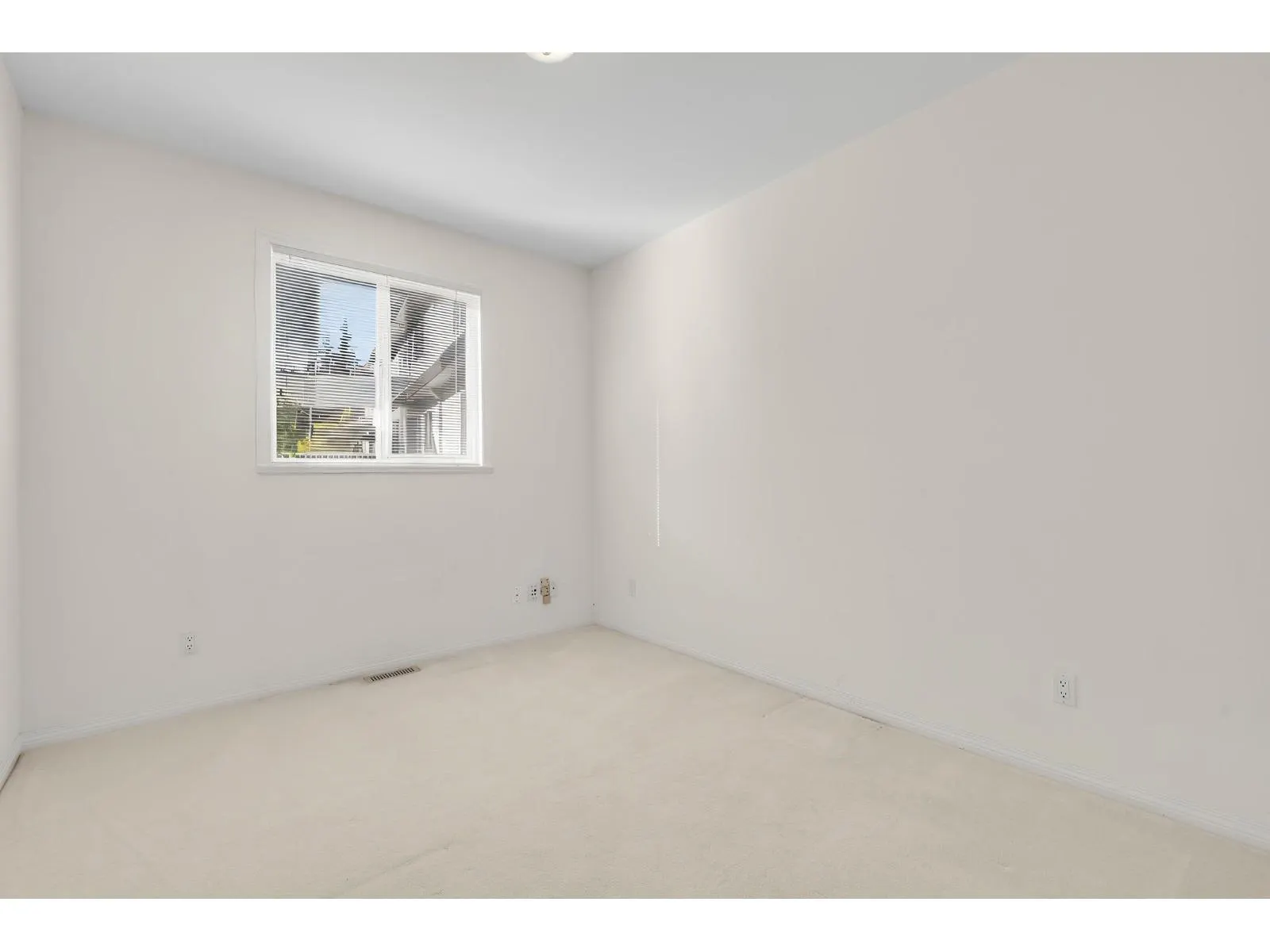 11036 163A STREET