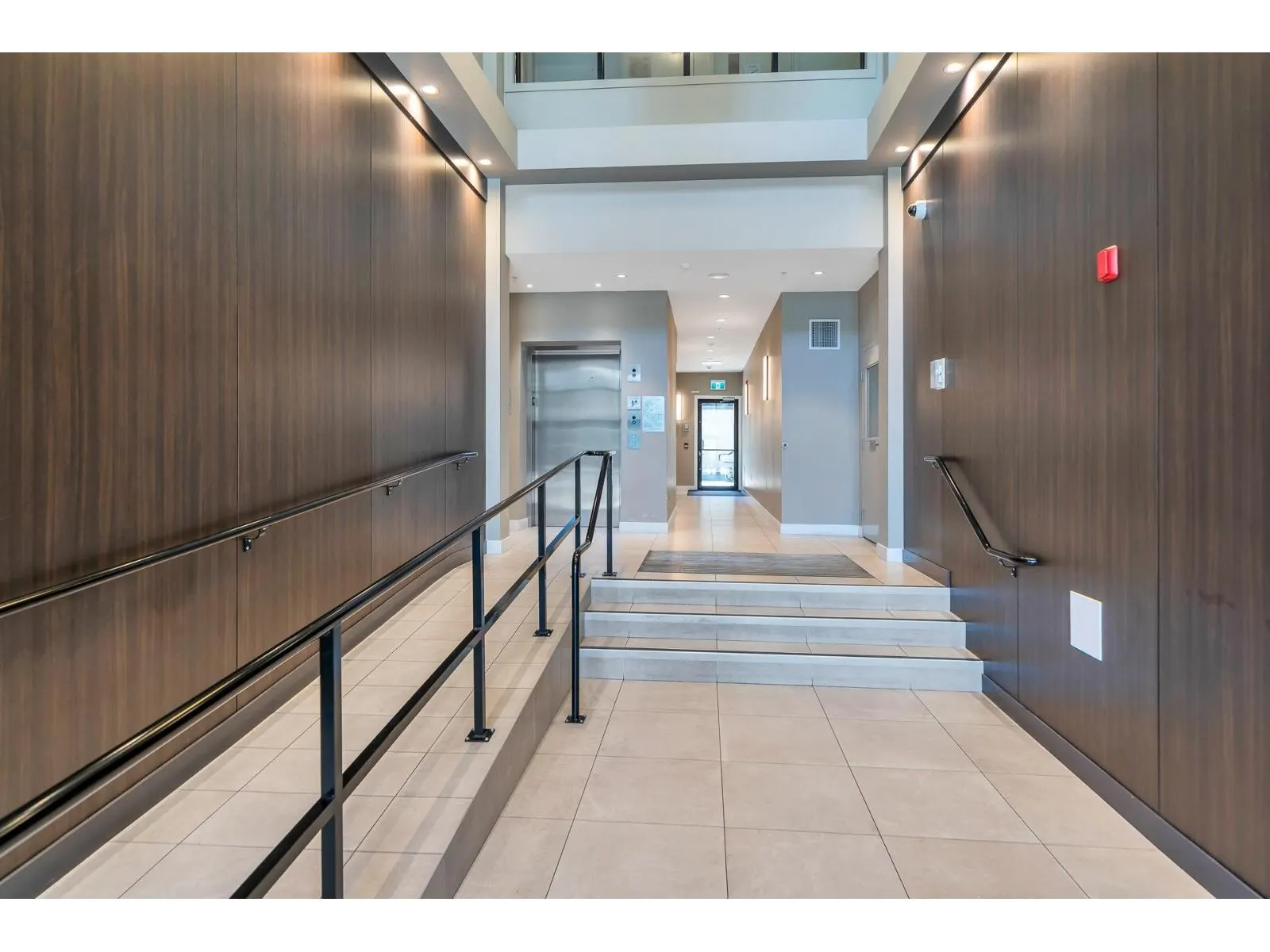 205 11077 RAVINE ROAD