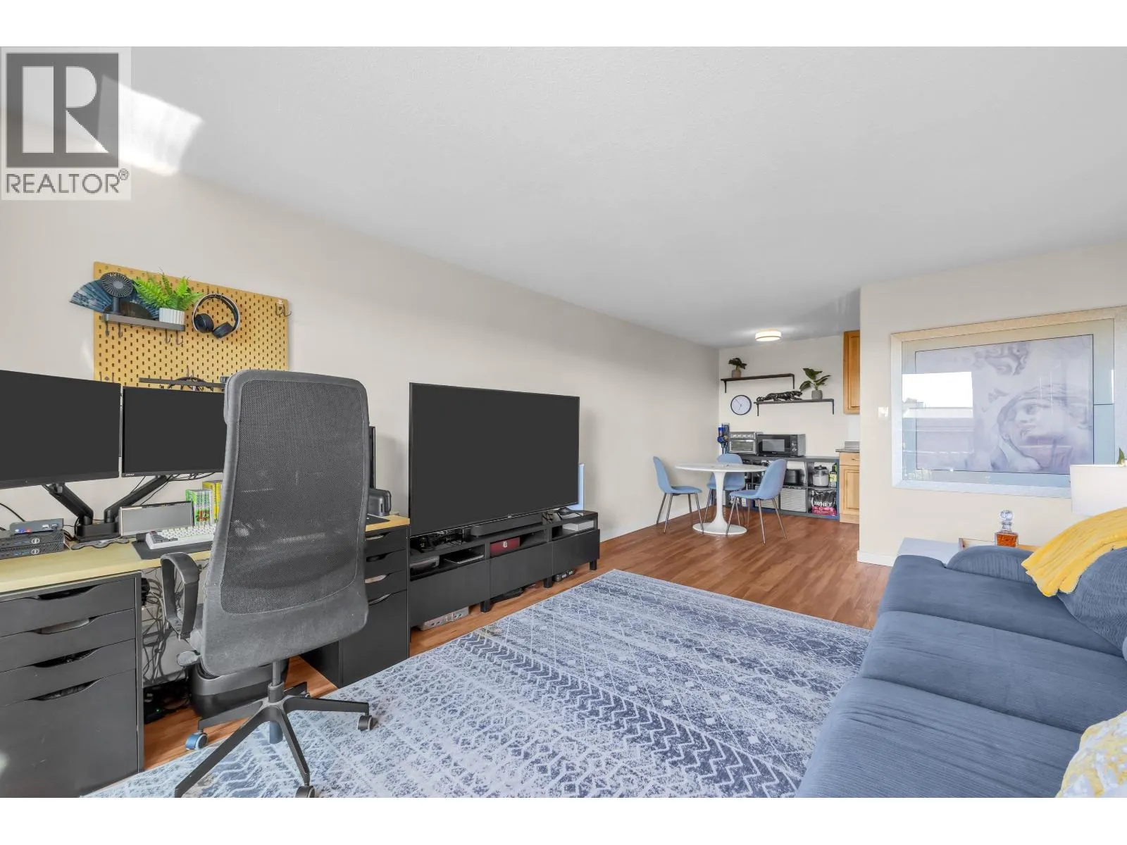 205 252 W 2ND STREET
