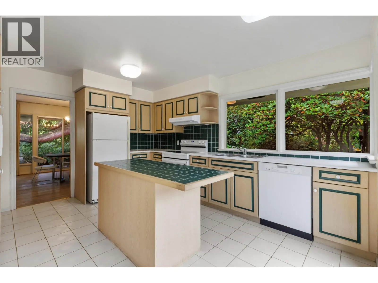 3692 SUNNYCREST DRIVE