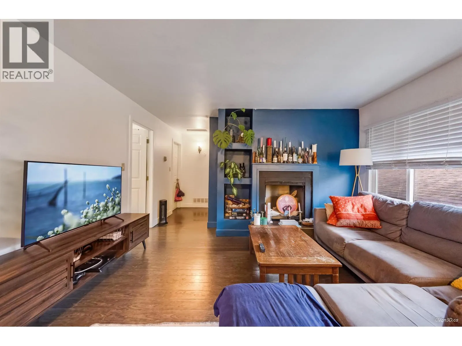 1536 BOND STREET