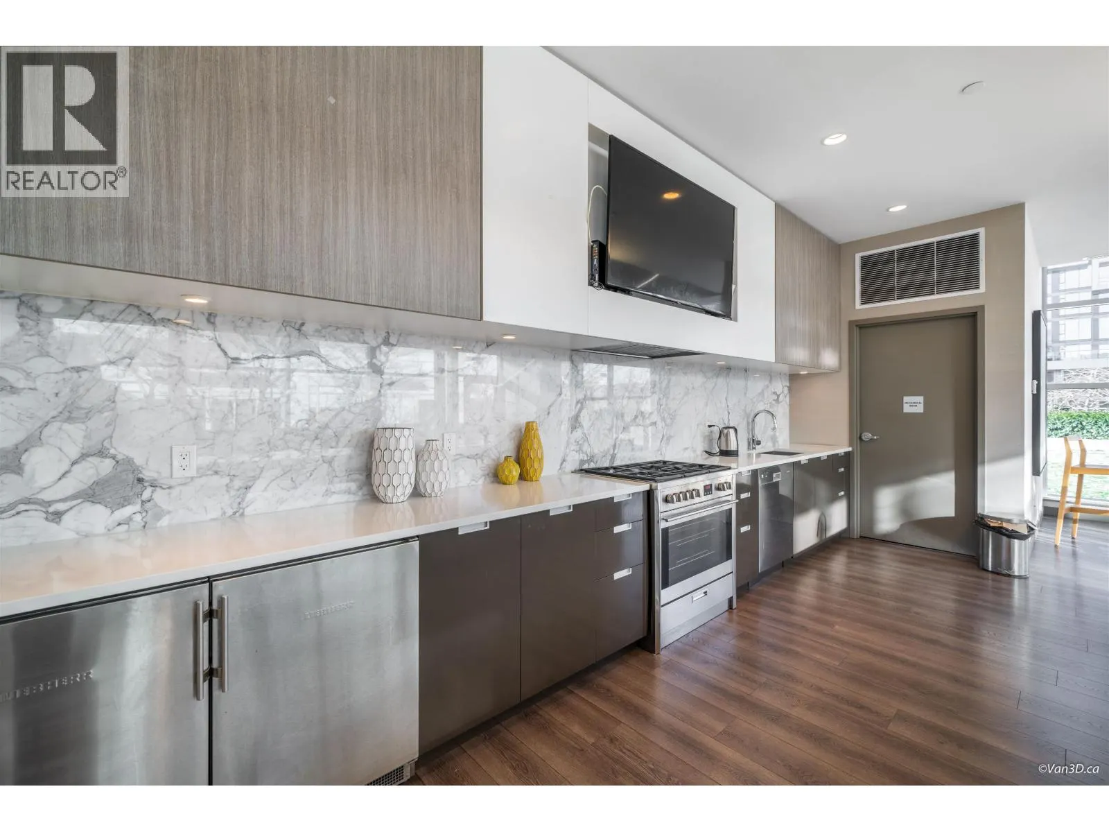 3606 4688 KINGSWAY