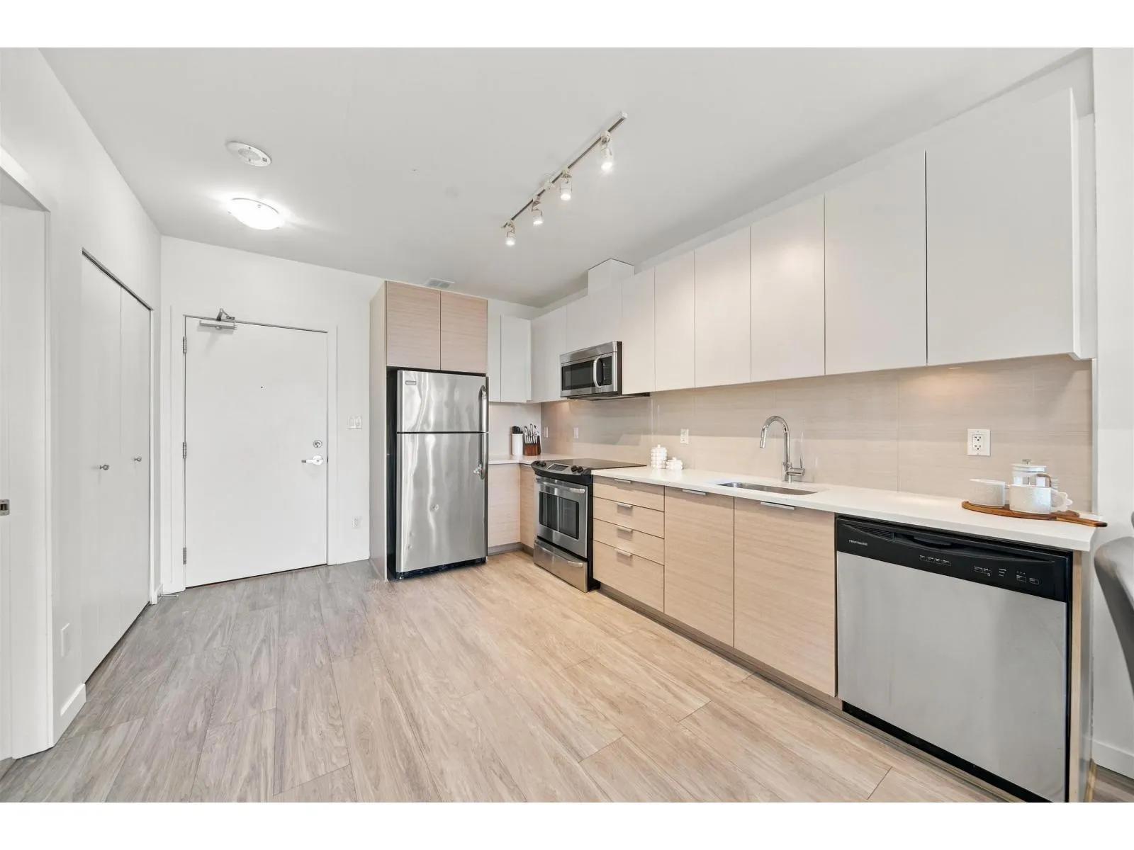 304 13303 CENTRAL AVENUE