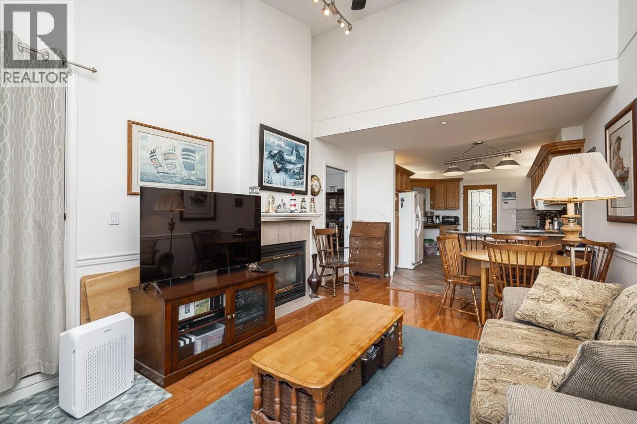 33 323 GOVERNORS COURT
