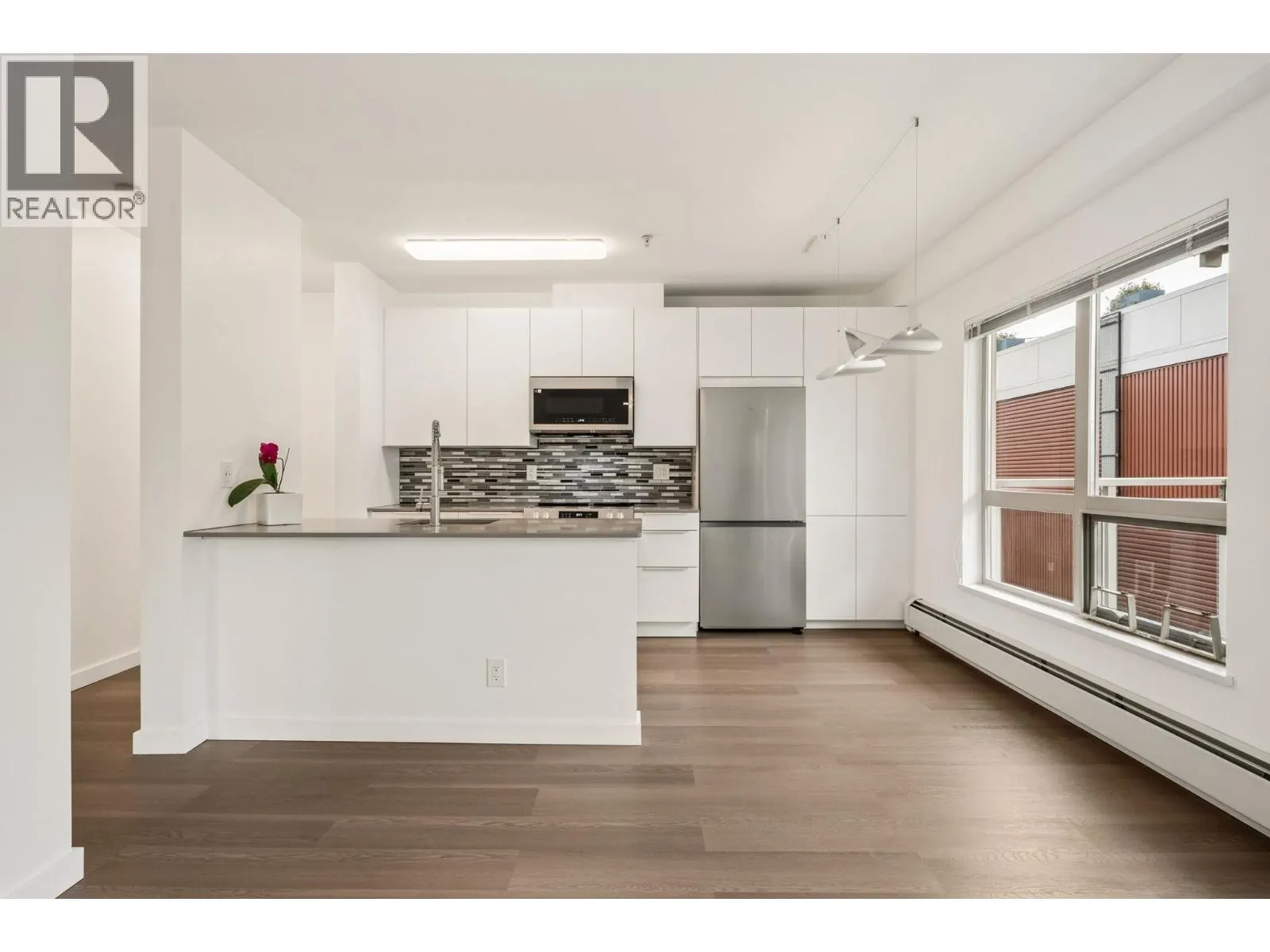 303 1033 ST. GEORGES AVENUE