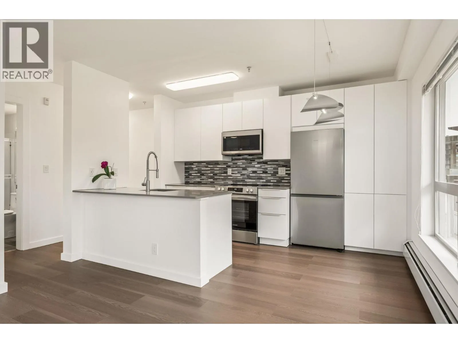 303 1033 ST. GEORGES AVENUE