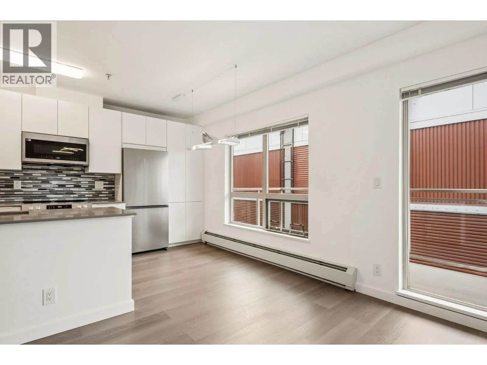 303 1033 ST. GEORGES AVENUE