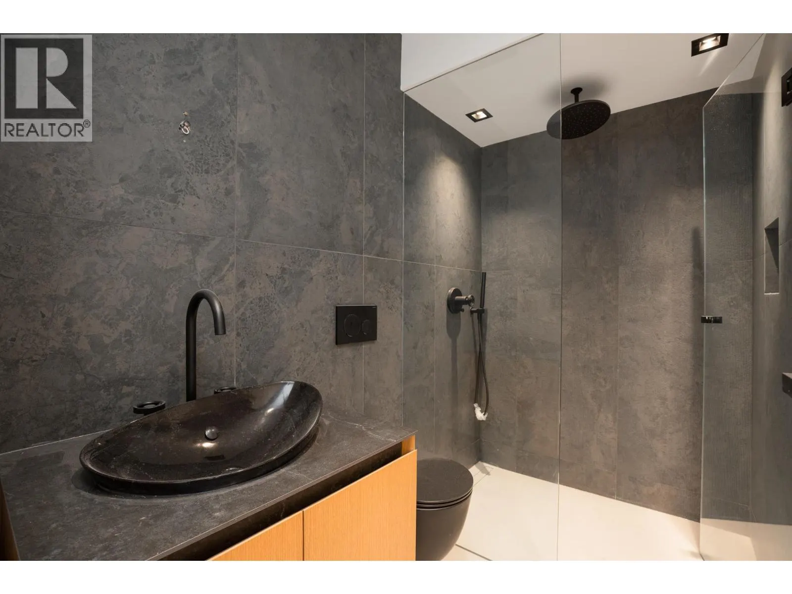2484 OTTAWA AVENUE