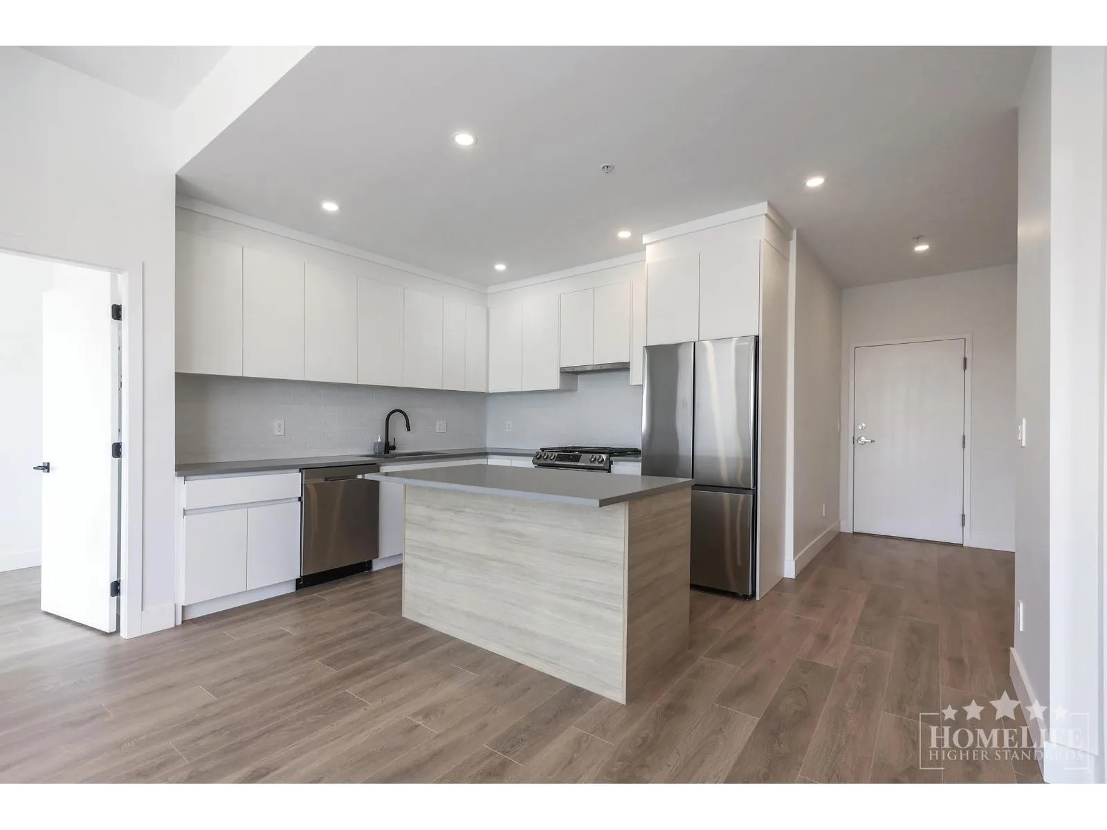 403 8496 120 STREET