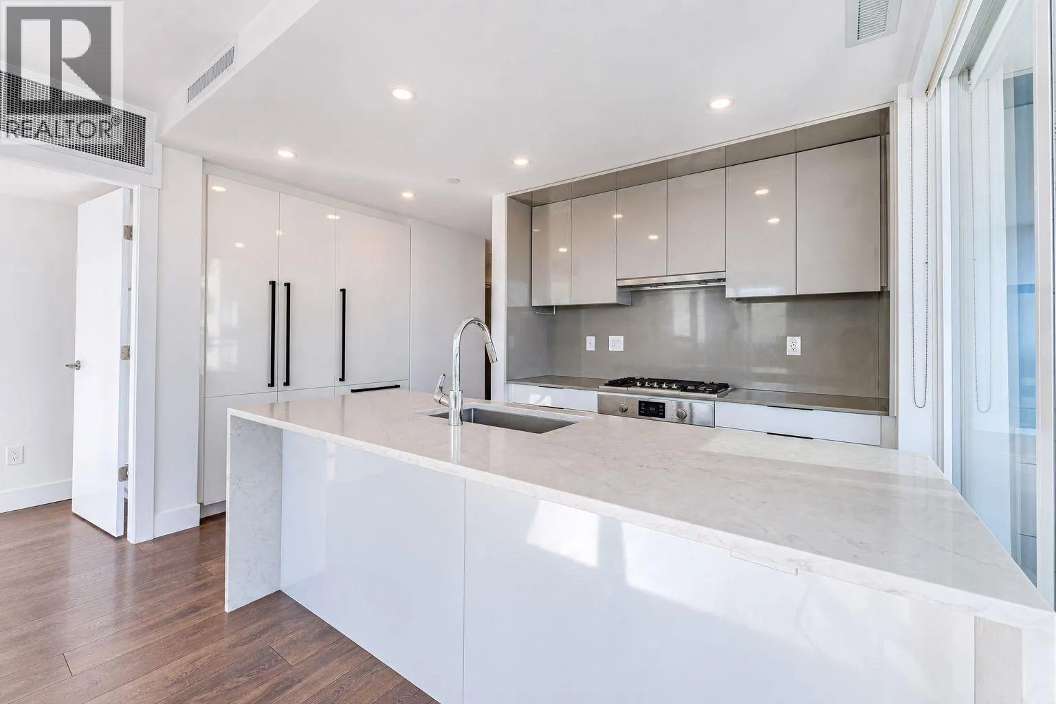 1902 4711 HAZEL STREET