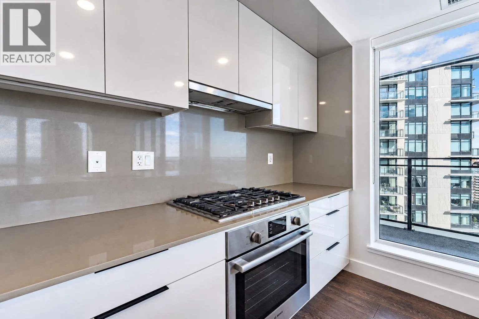 1902 4711 HAZEL STREET