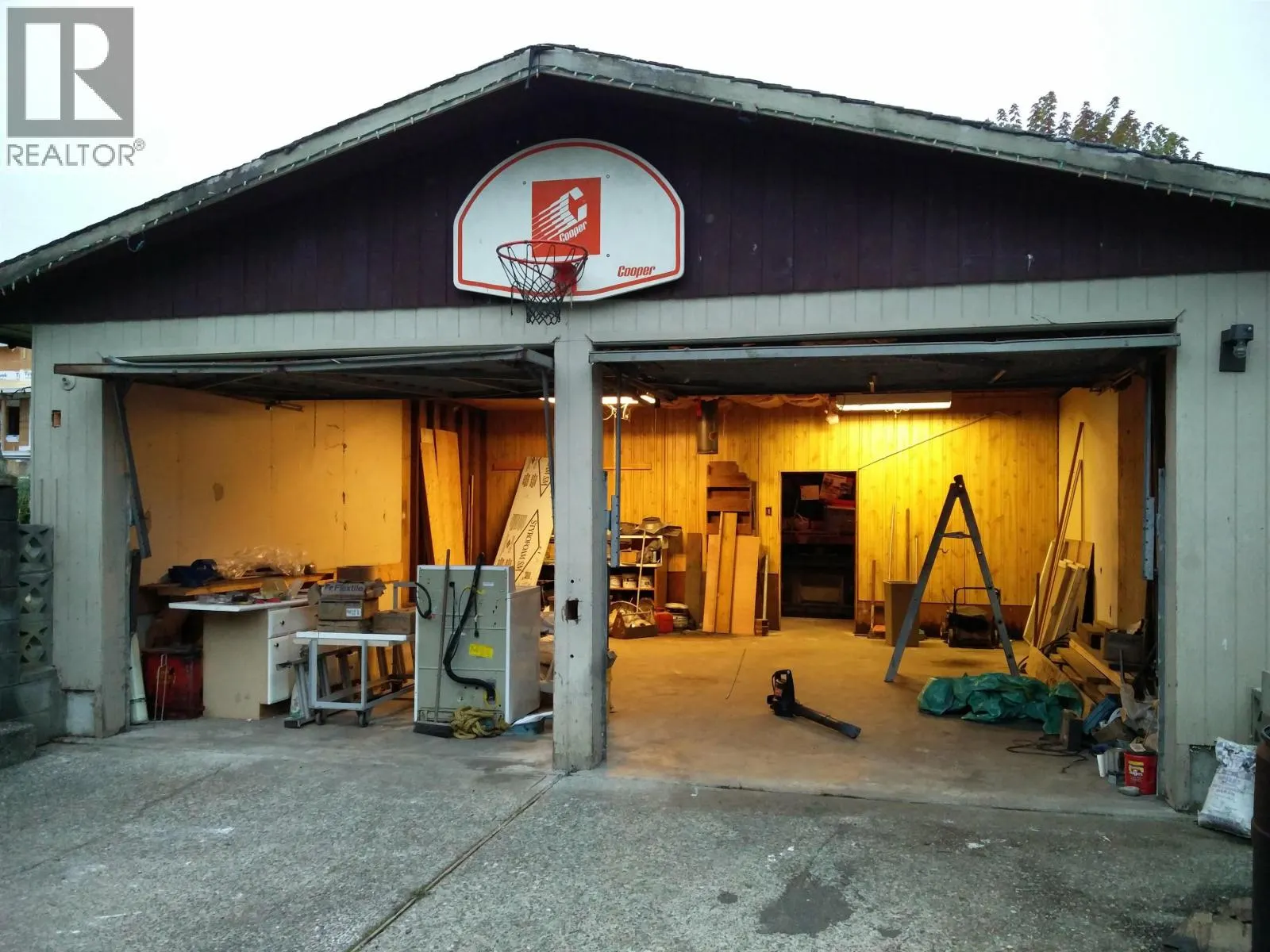 GARAGE 2161 PRAIRIE AVENUE