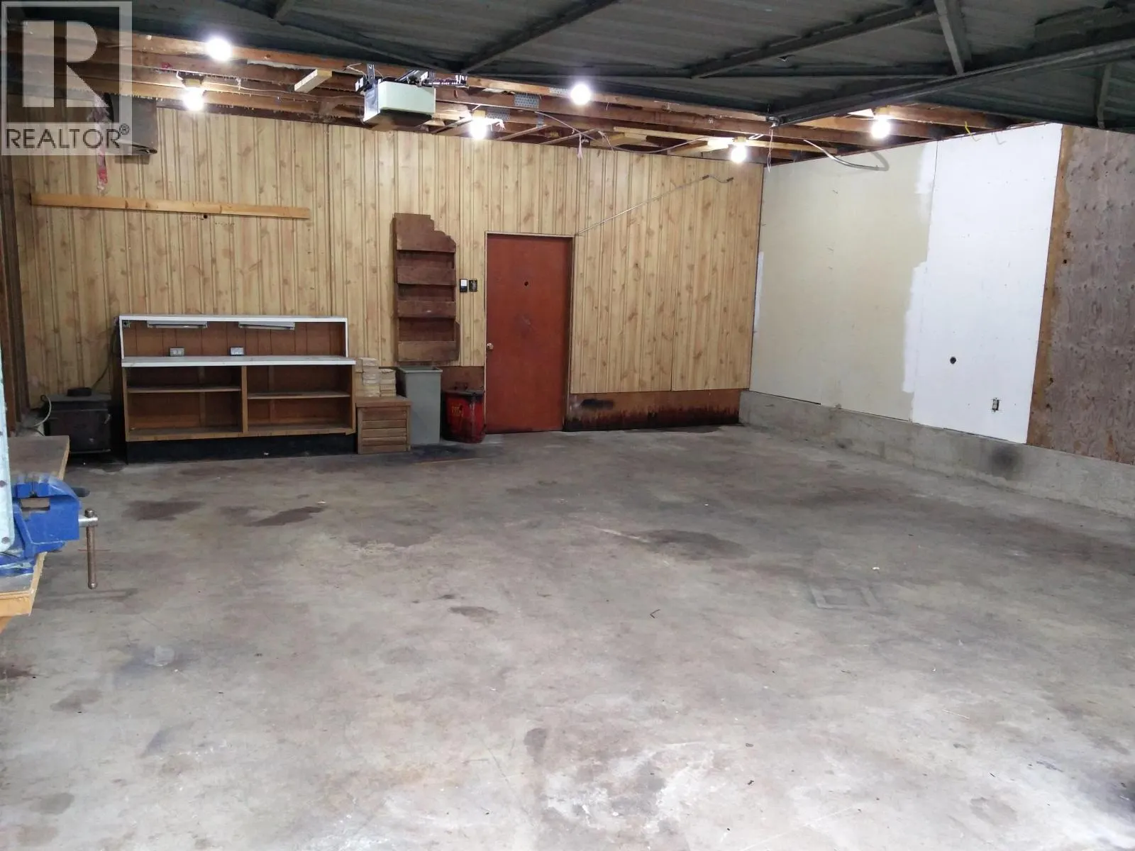 GARAGE 2161 PRAIRIE AVENUE