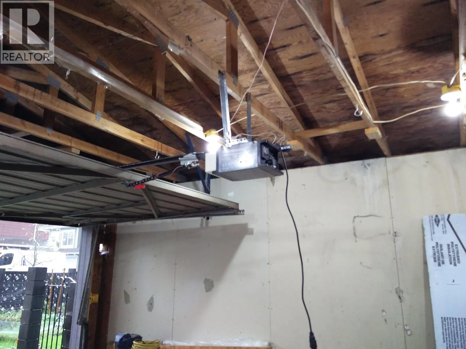GARAGE 2161 PRAIRIE AVENUE