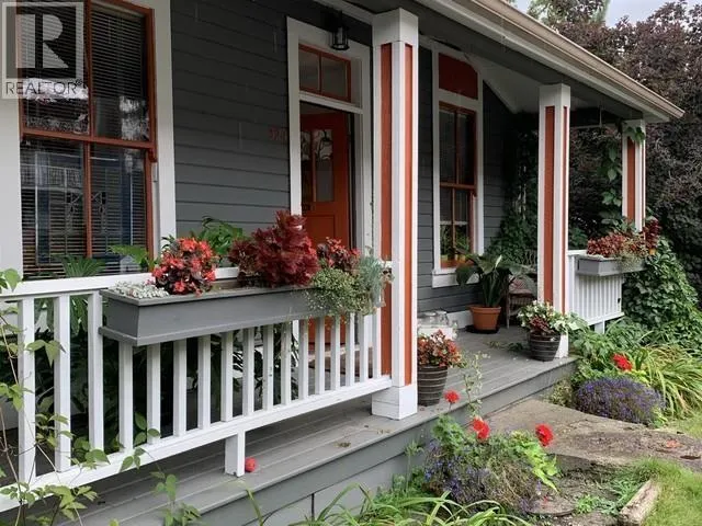 324 TENTH STREET