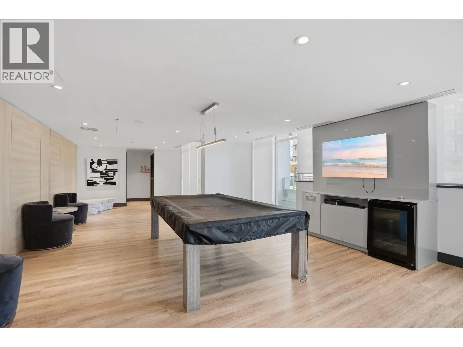 1904 1632 LIONS GATE LANE