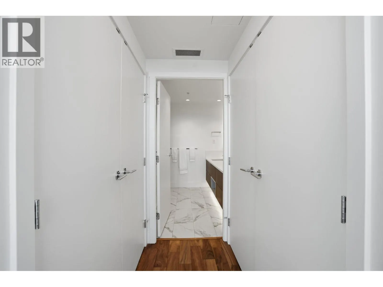 1904 1632 LIONS GATE LANE