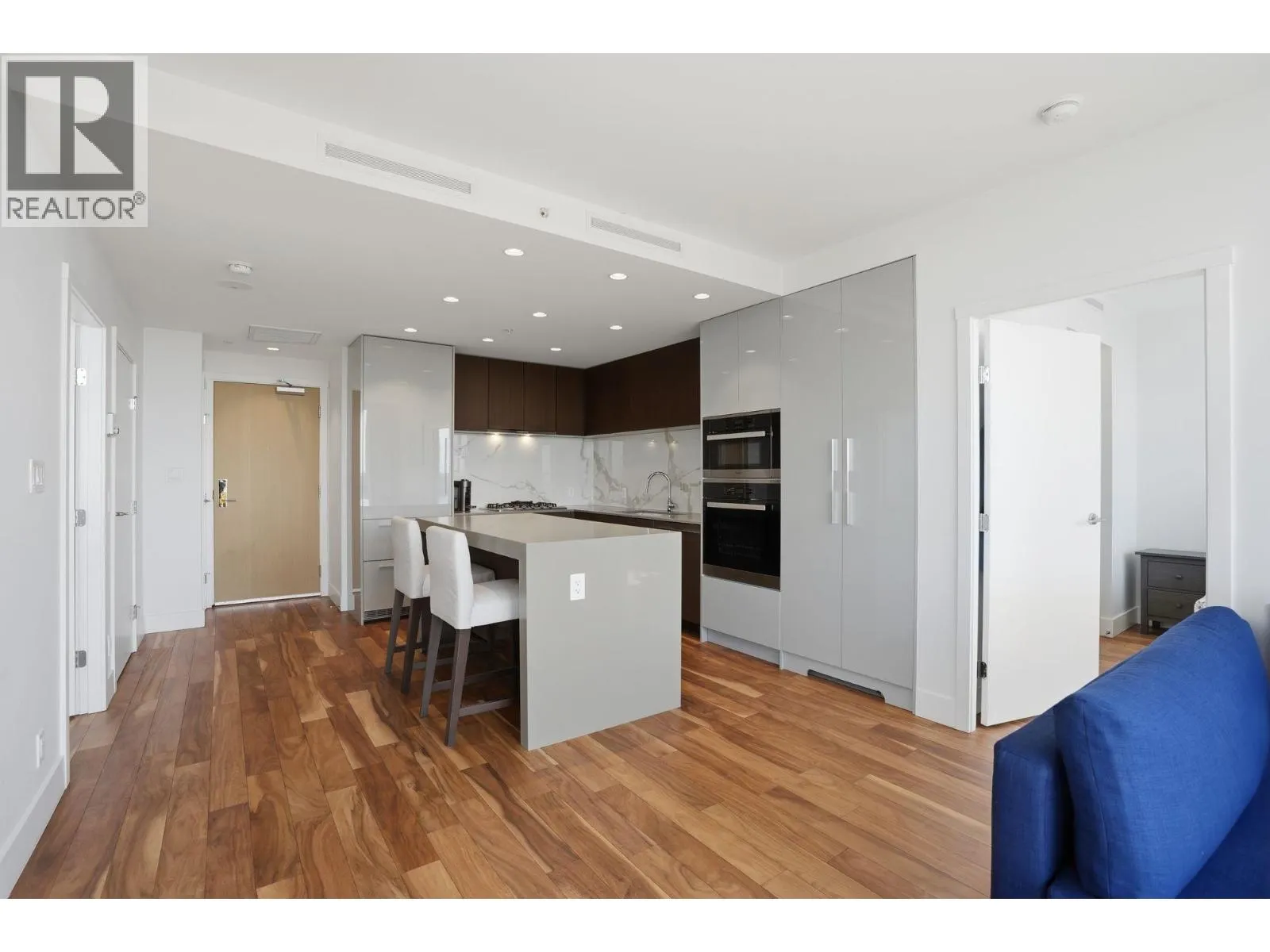 1904 1632 LIONS GATE LANE