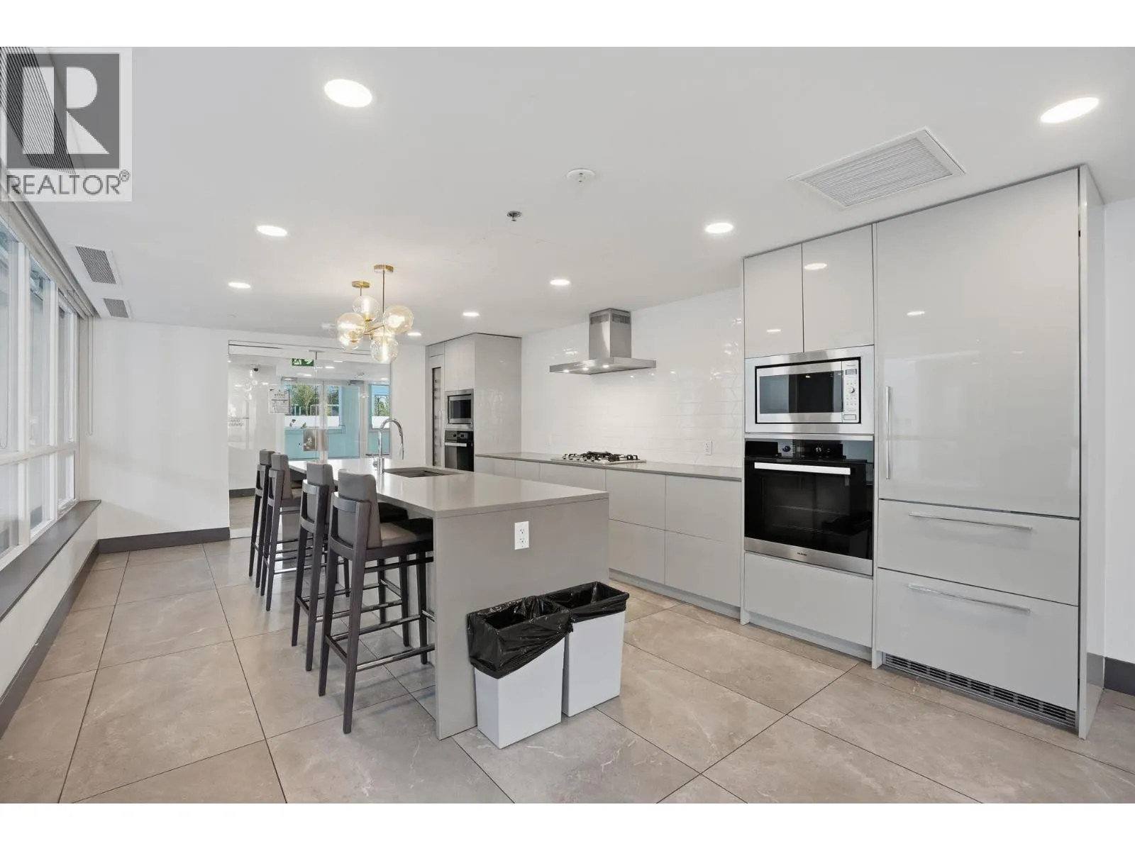 1904 1632 LIONS GATE LANE