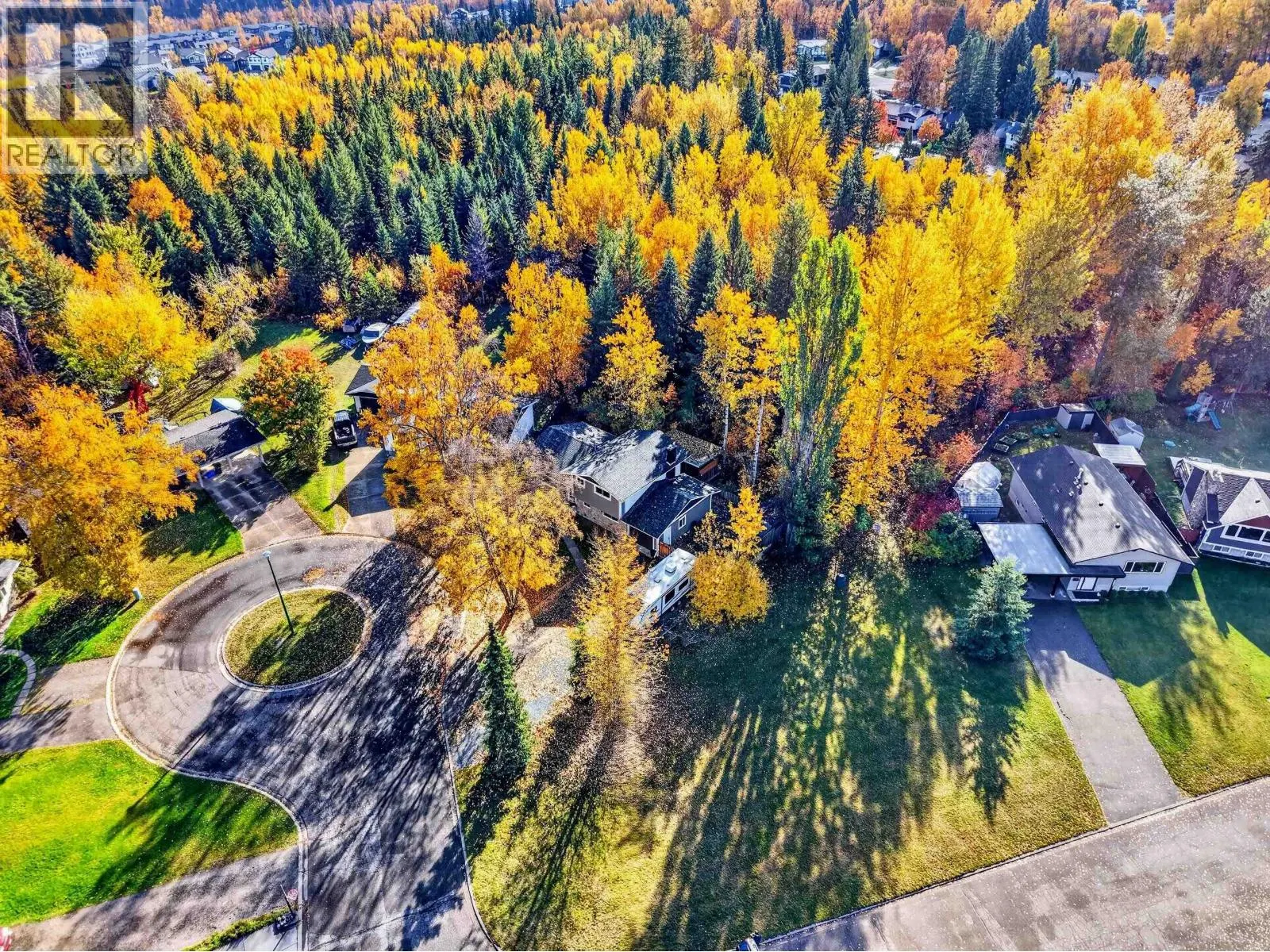 6653 ESSEX CRESCENT