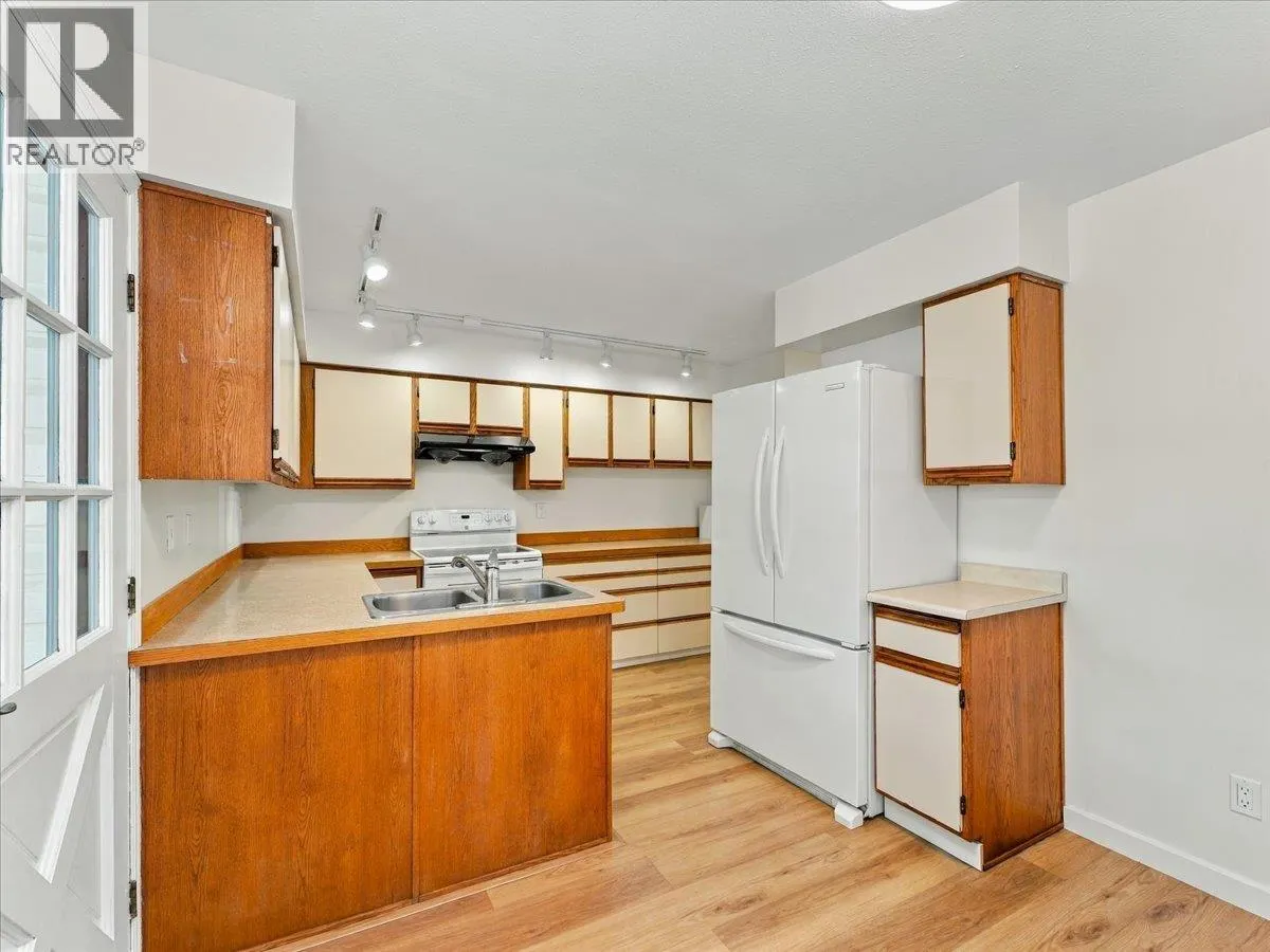 240 E 18TH STREET