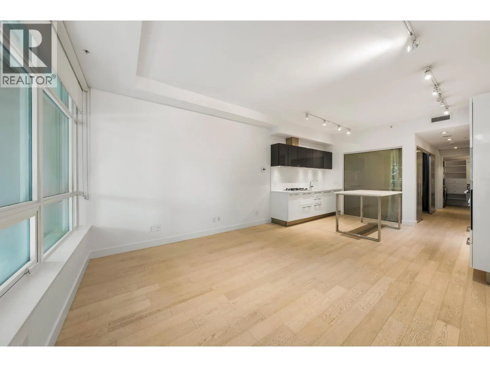 134 E 1ST AVENUE