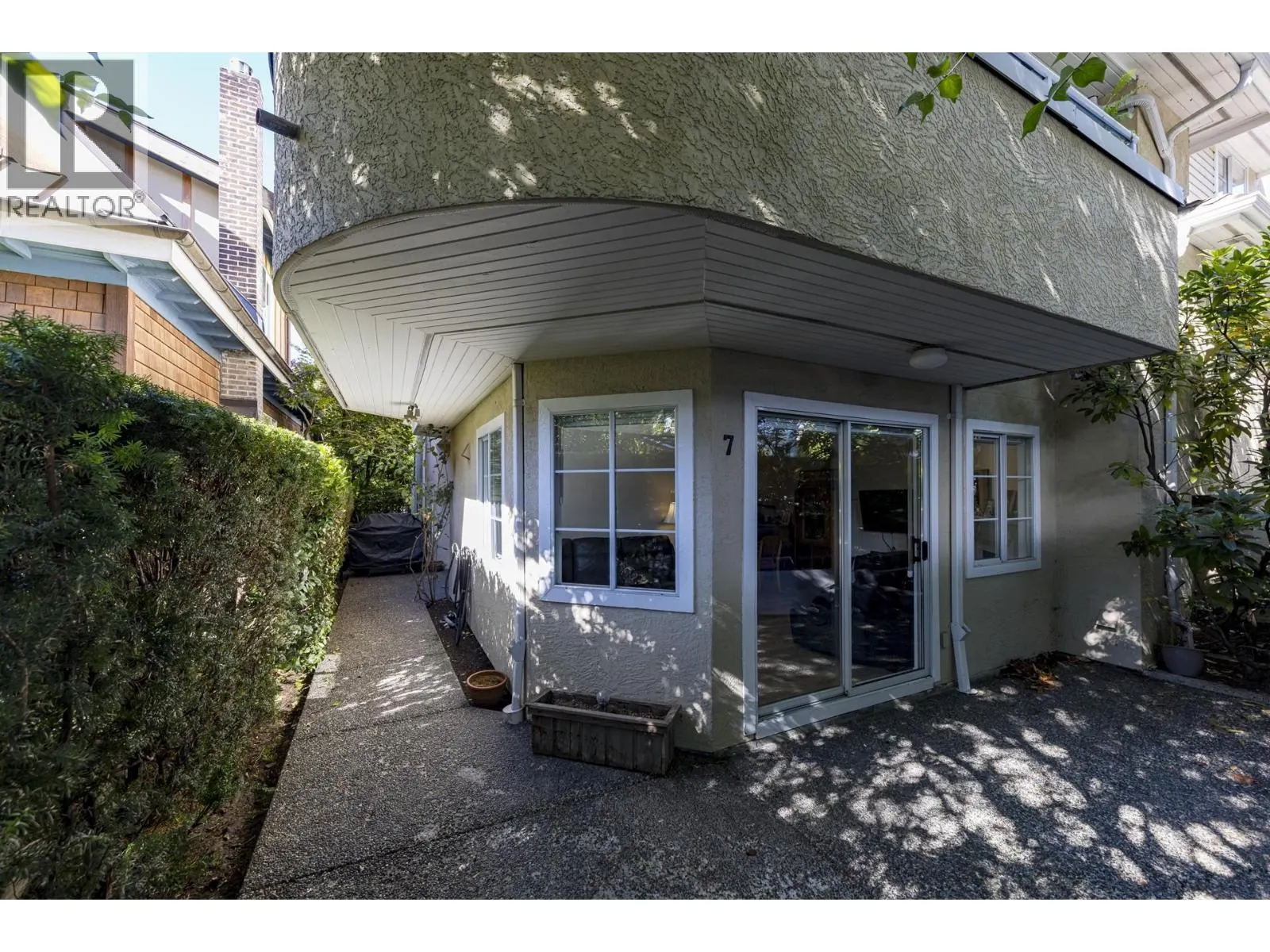 7 249 E 4TH STREET