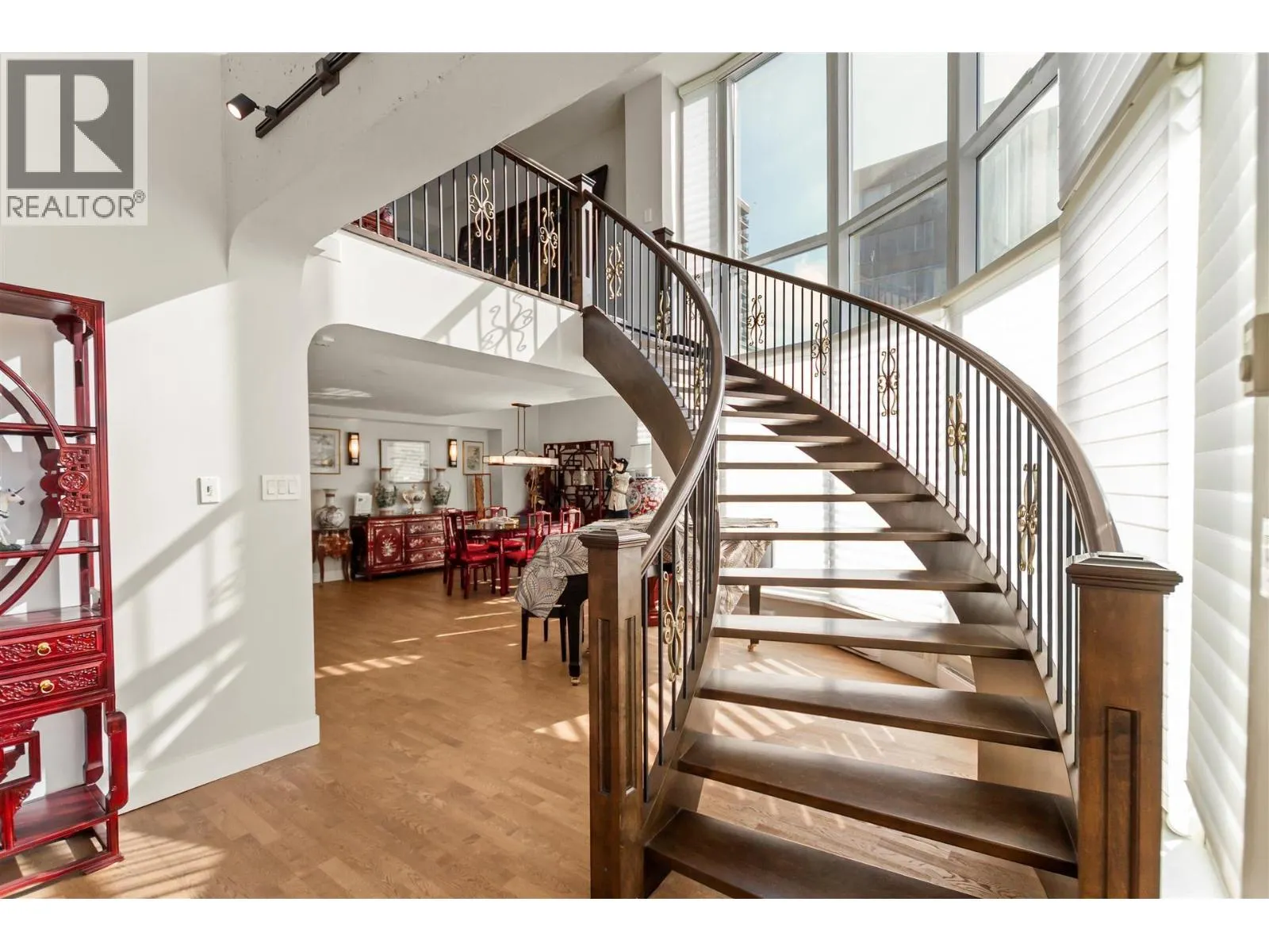 PH 1403 BEACH AVENUE