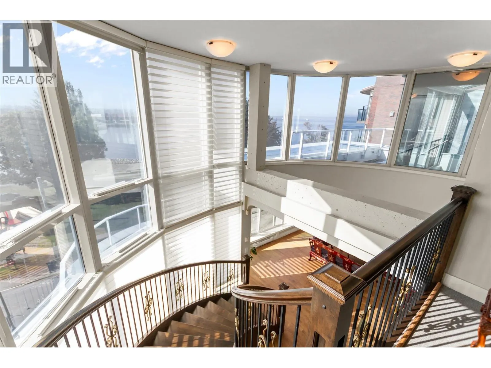 PH 1403 BEACH AVENUE