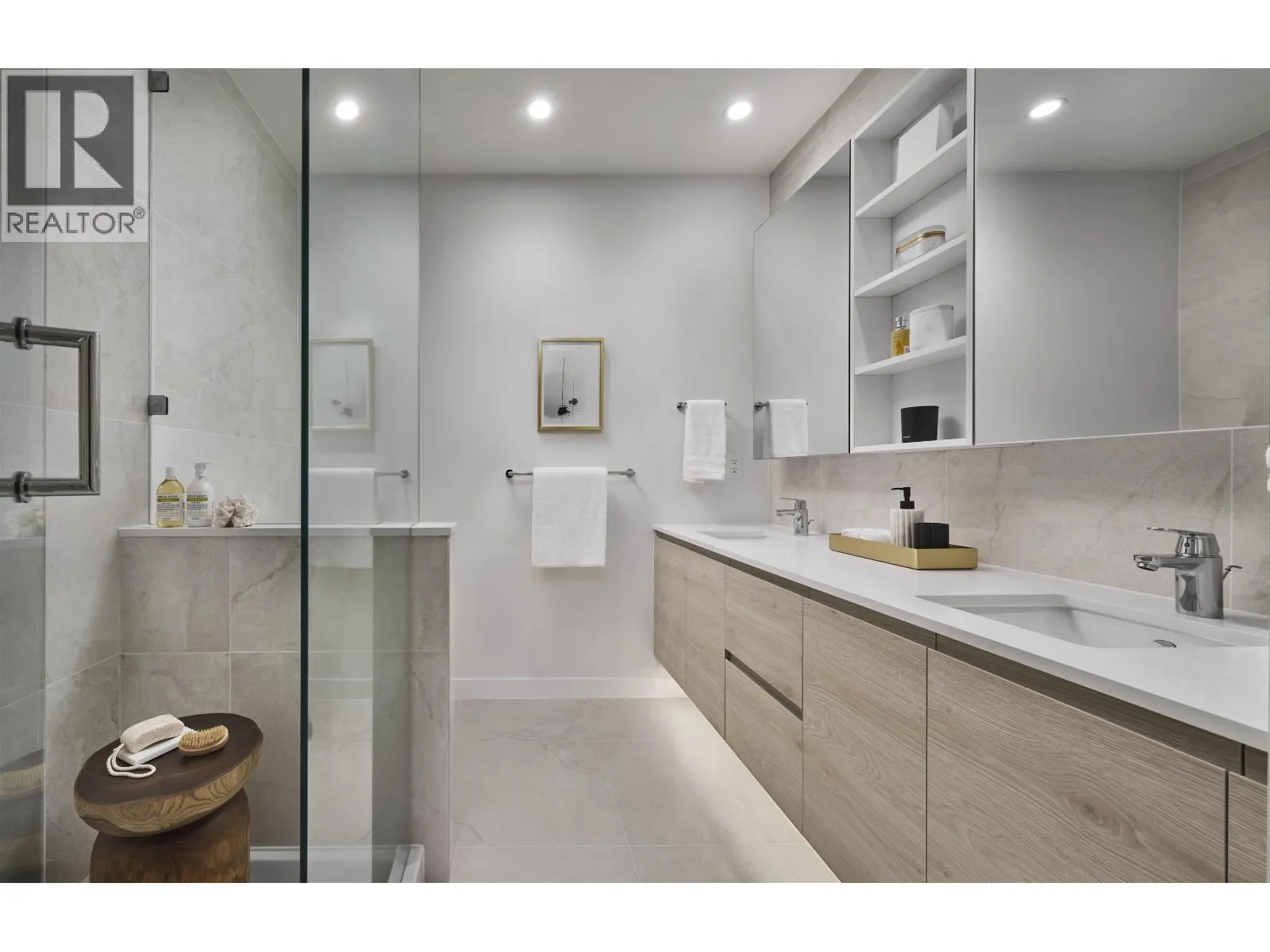 1707 660 QUAYSIDE DRIVE