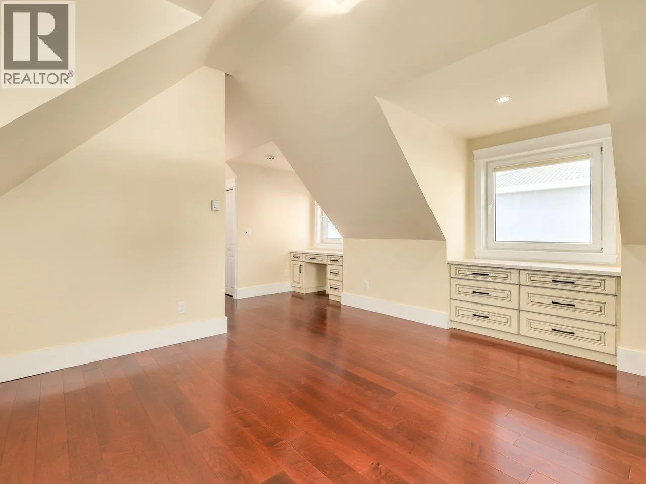 6296 AUBREY STREET