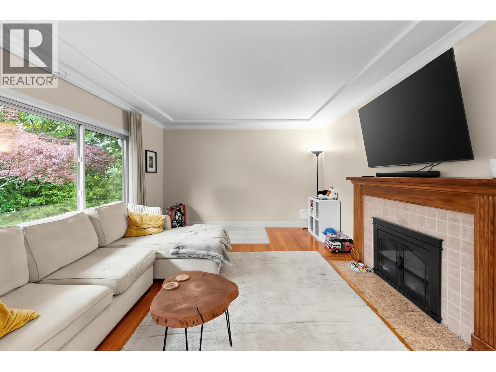 1095 E 29TH STREET