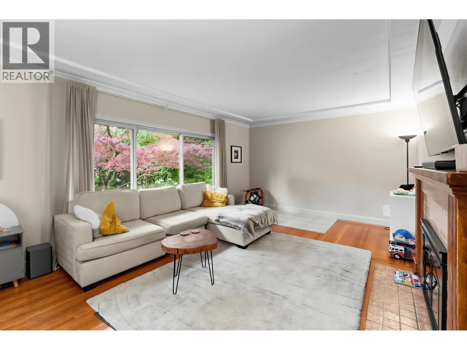 1095 E 29TH STREET