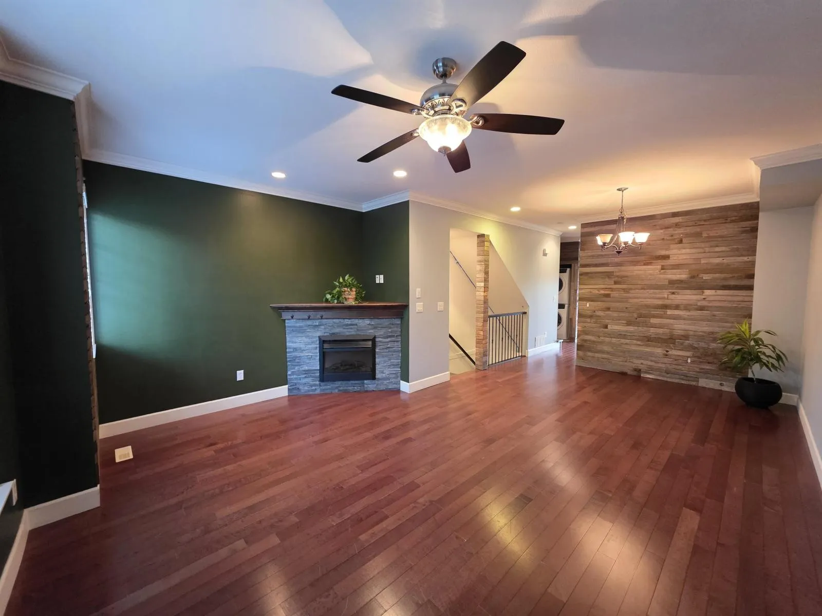 3 32792 LIGHTBODY COURT
