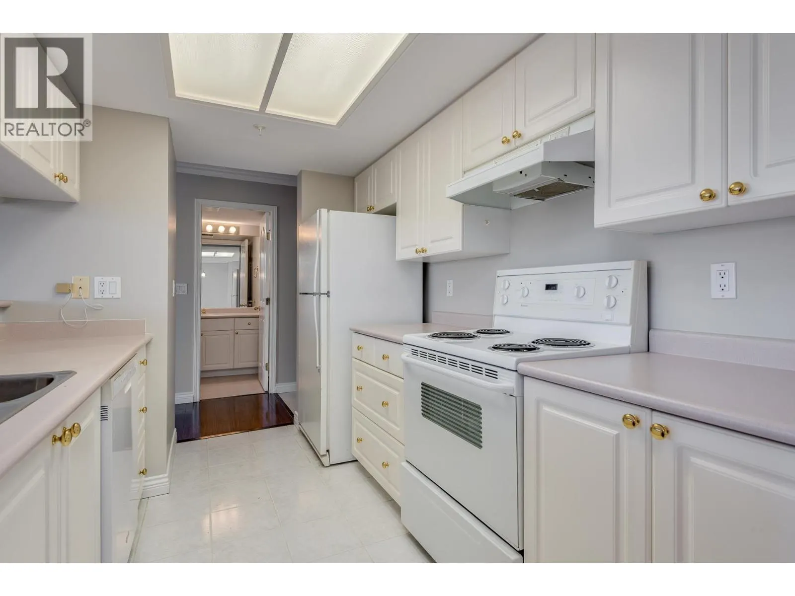 1701 739 PRINCESS STREET