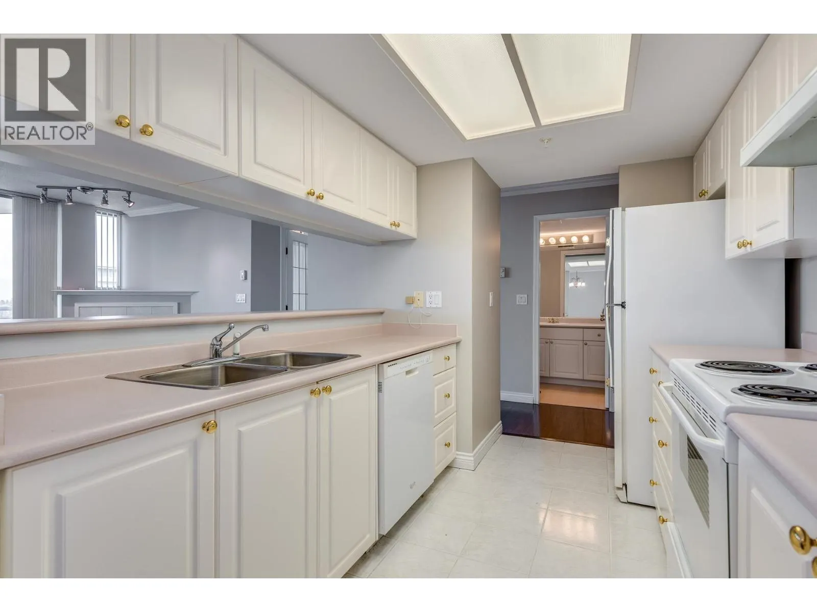 1701 739 PRINCESS STREET