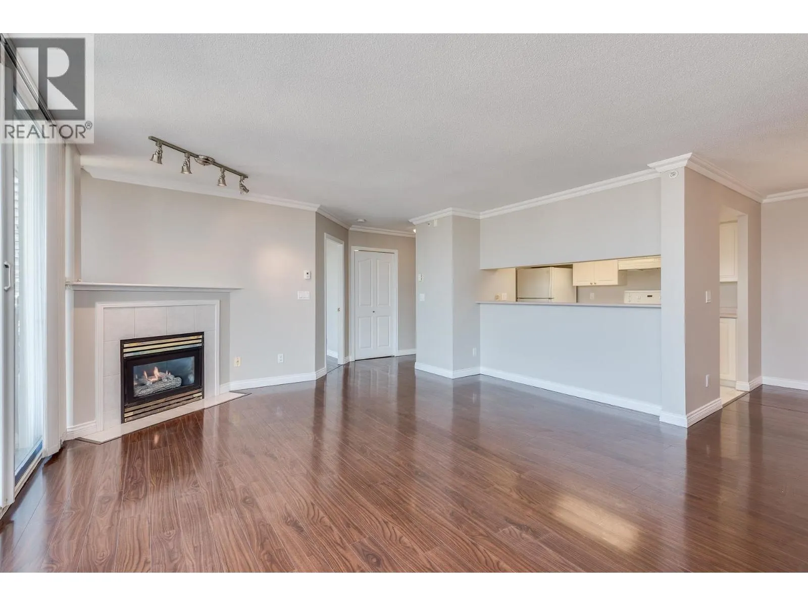 1701 739 PRINCESS STREET