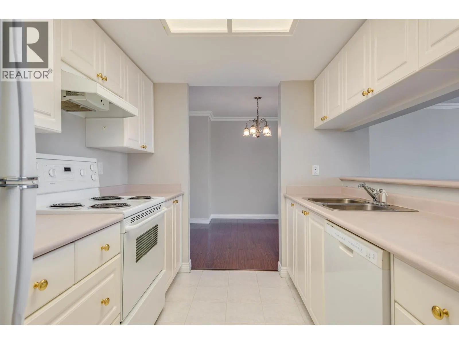 1701 739 PRINCESS STREET