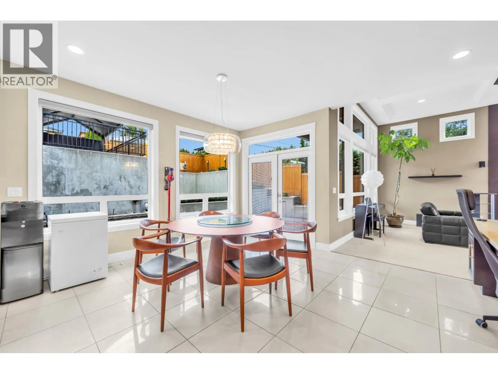 4294 PRICE CRESCENT