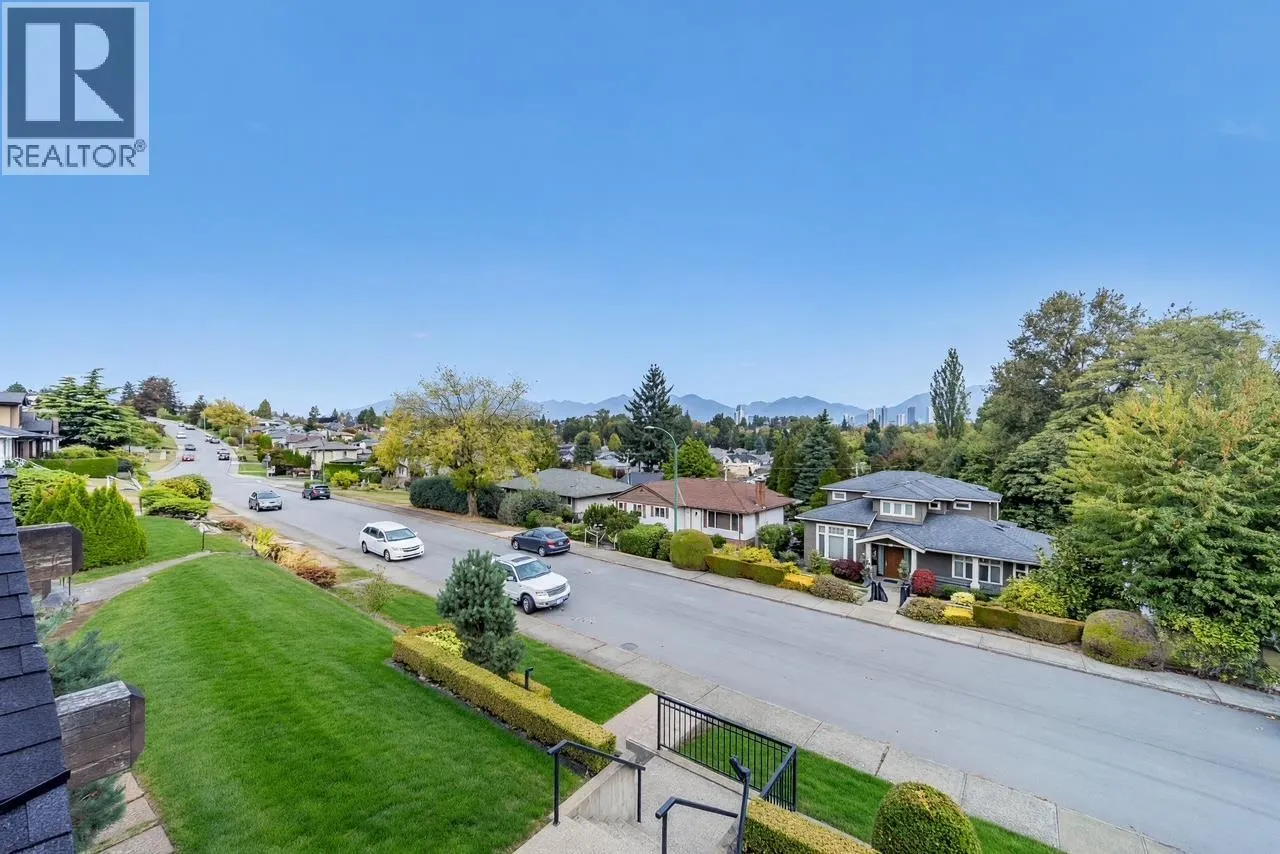 4294 PRICE CRESCENT