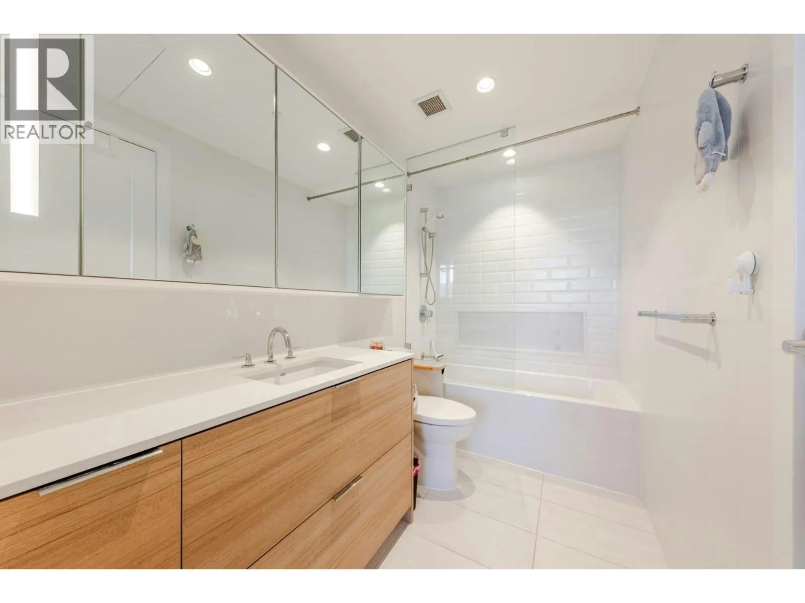 808 1045 AUSTIN AVENUE