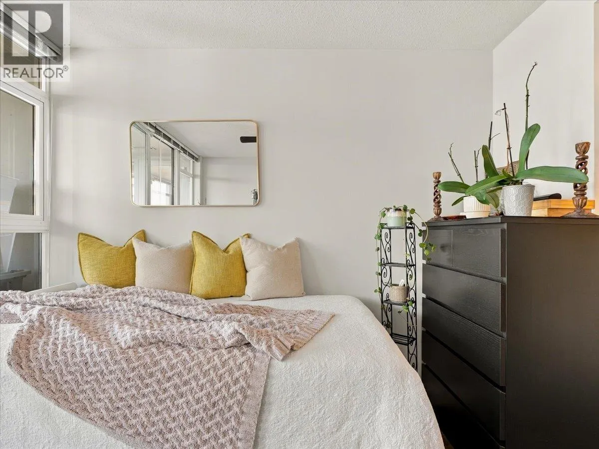 1608 555 DELESTRE AVENUE
