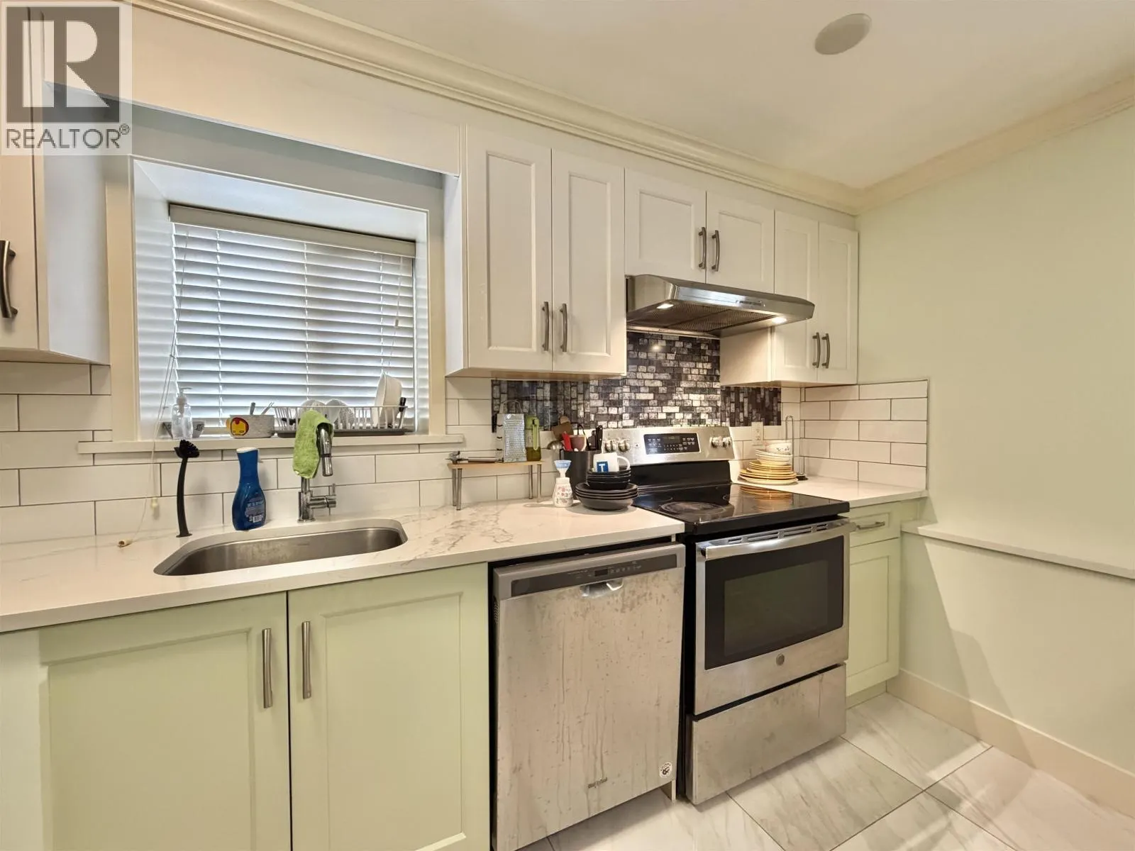 582 E 57TH AVENUE