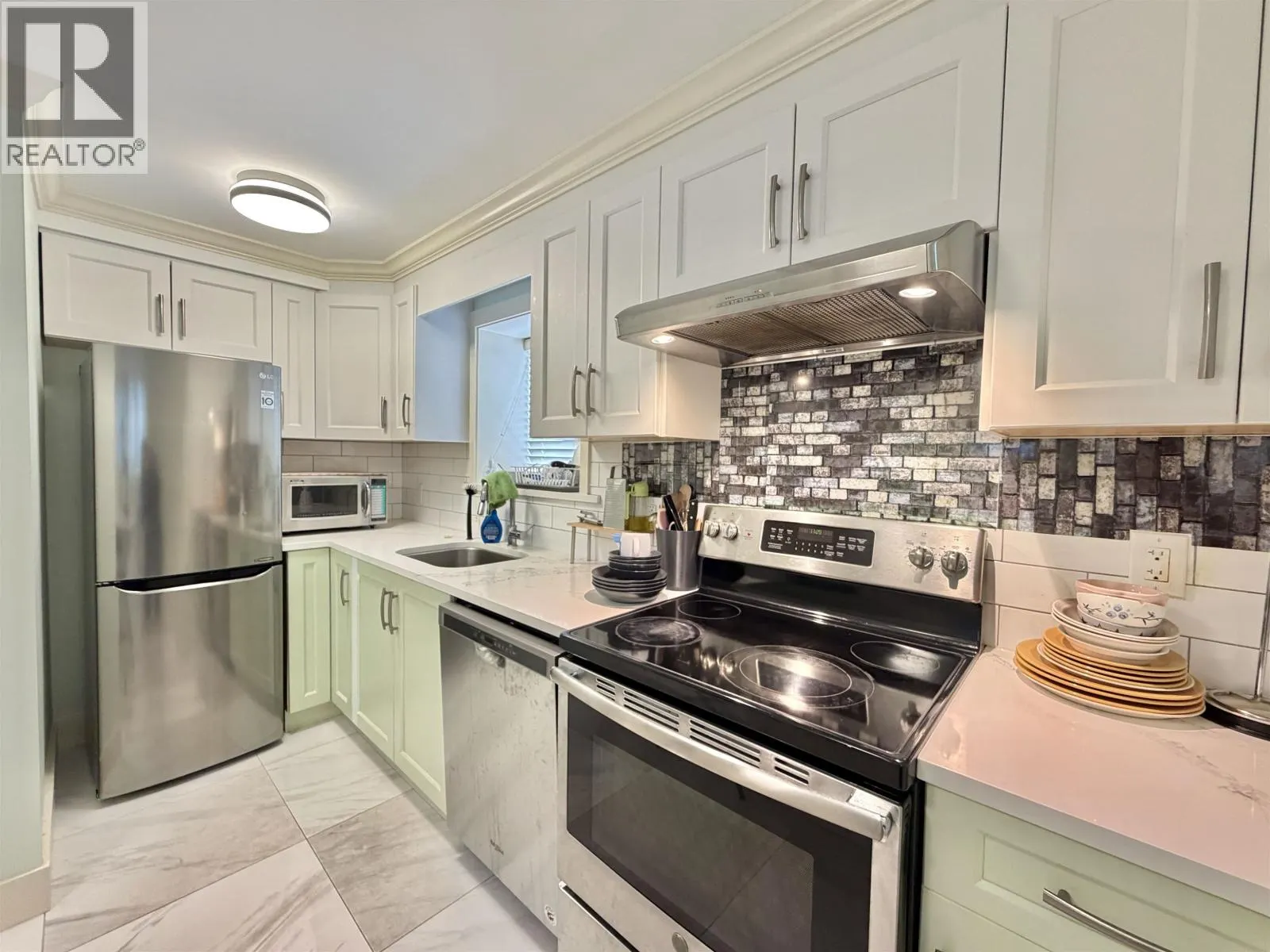 582 E 57TH AVENUE