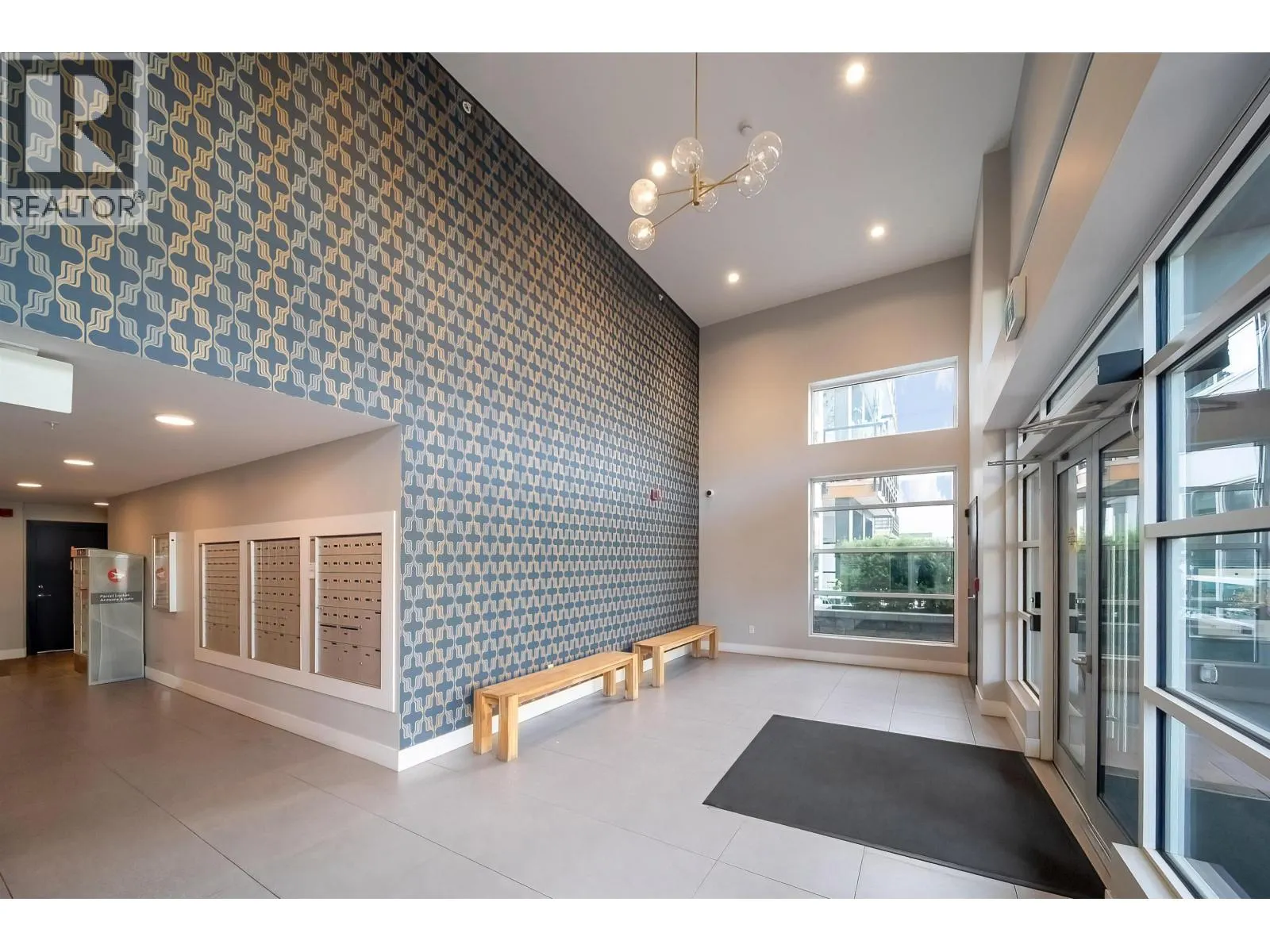 415 1792 STARLING DRIVE
