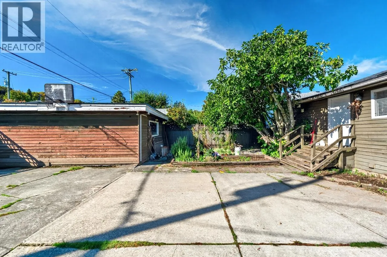 3232 W 16TH AVENUE